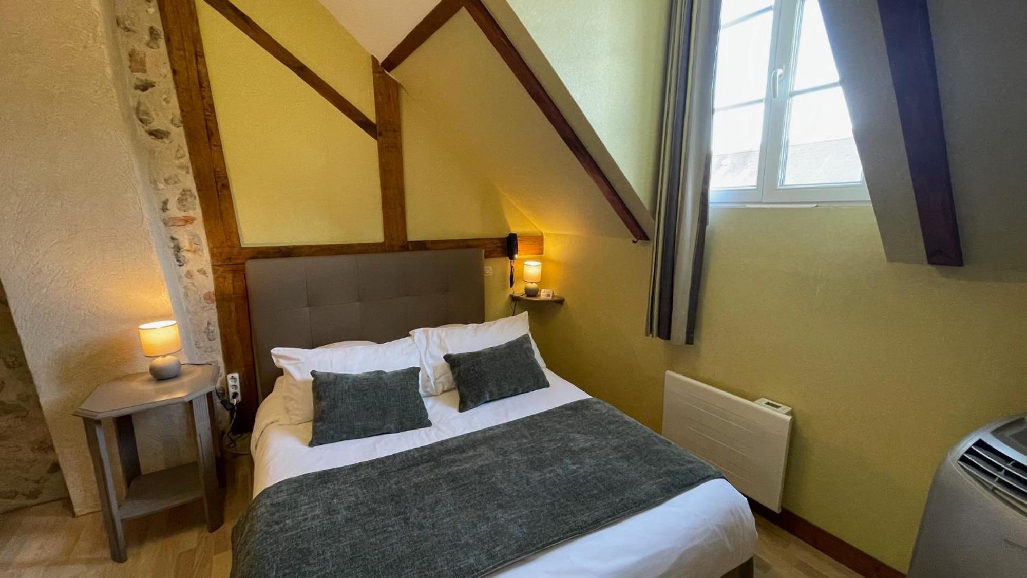 Logis Auberge Le Colombien - Hotel Et Restaurant Villandry Exterior photo