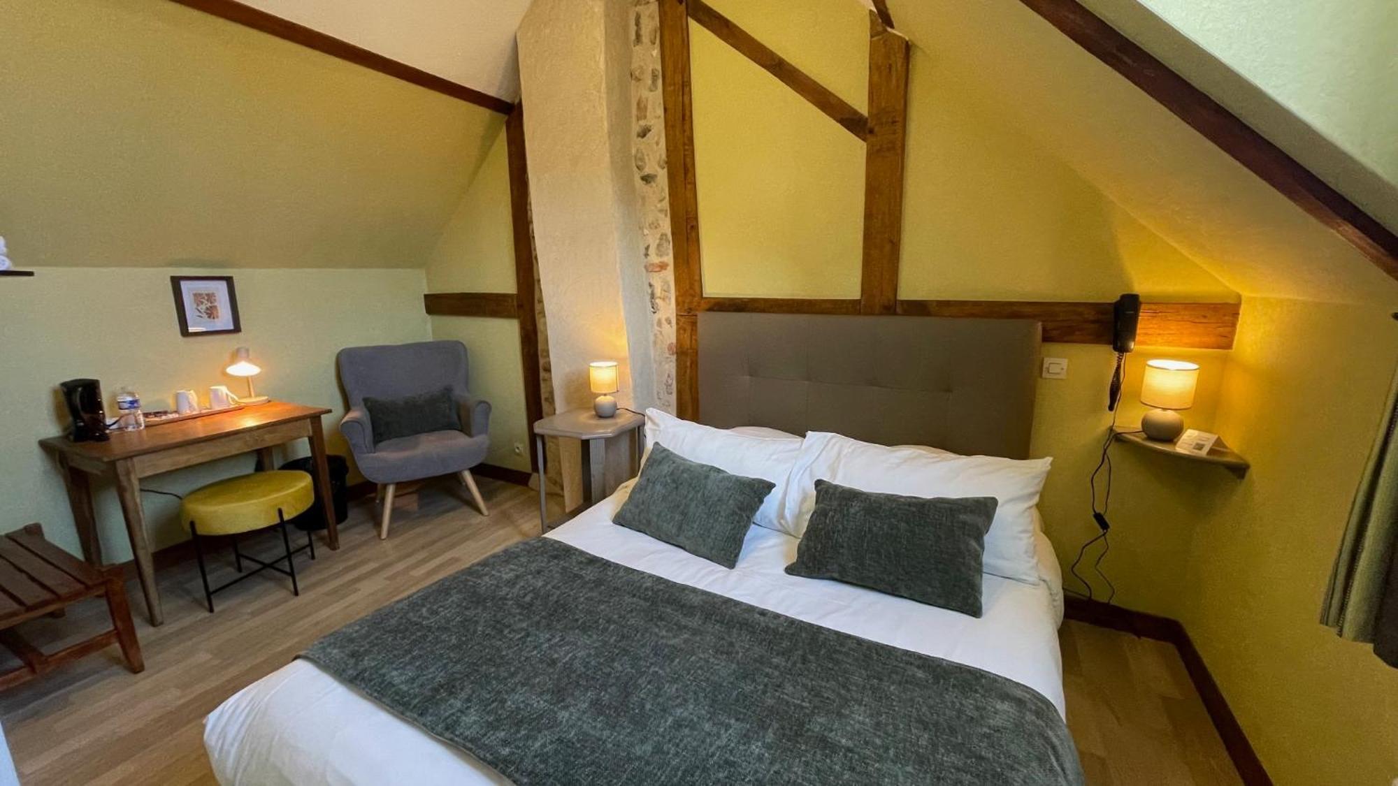 Logis Auberge Le Colombien - Hotel Et Restaurant Villandry Exterior photo