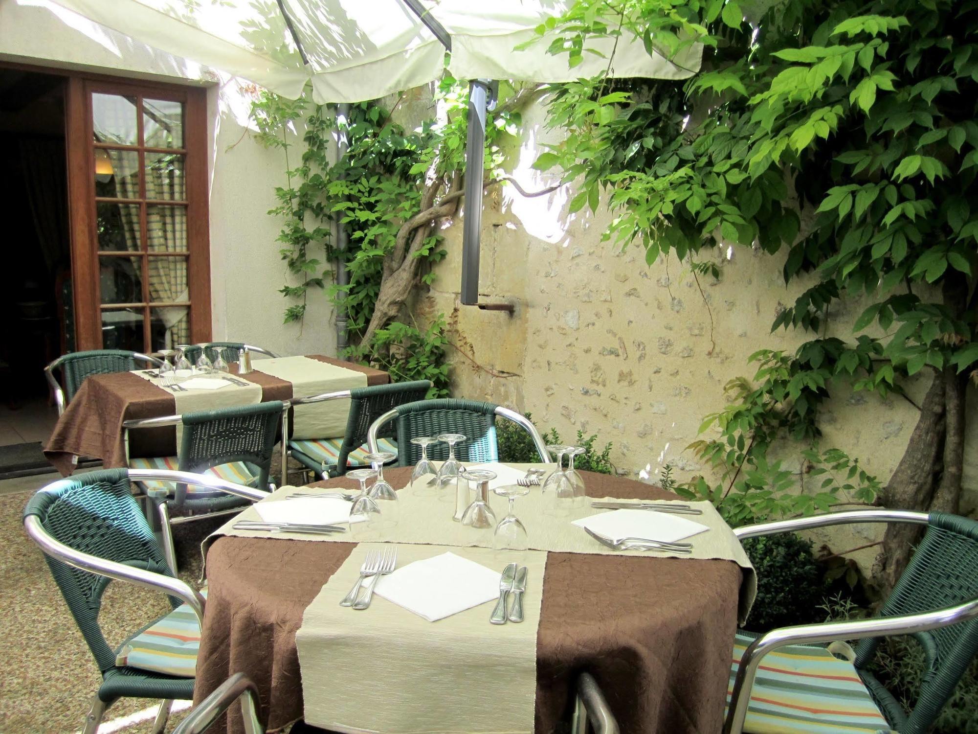 Logis Auberge Le Colombien - Hotel Et Restaurant Villandry Exterior photo