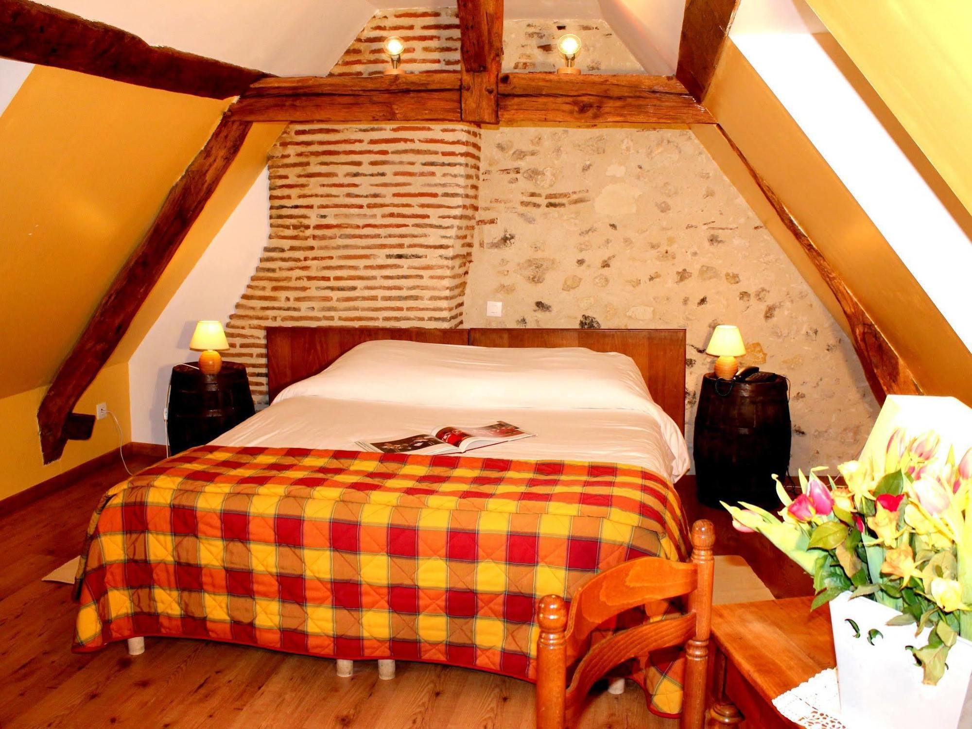 Logis Auberge Le Colombien - Hotel Et Restaurant Villandry Exterior photo