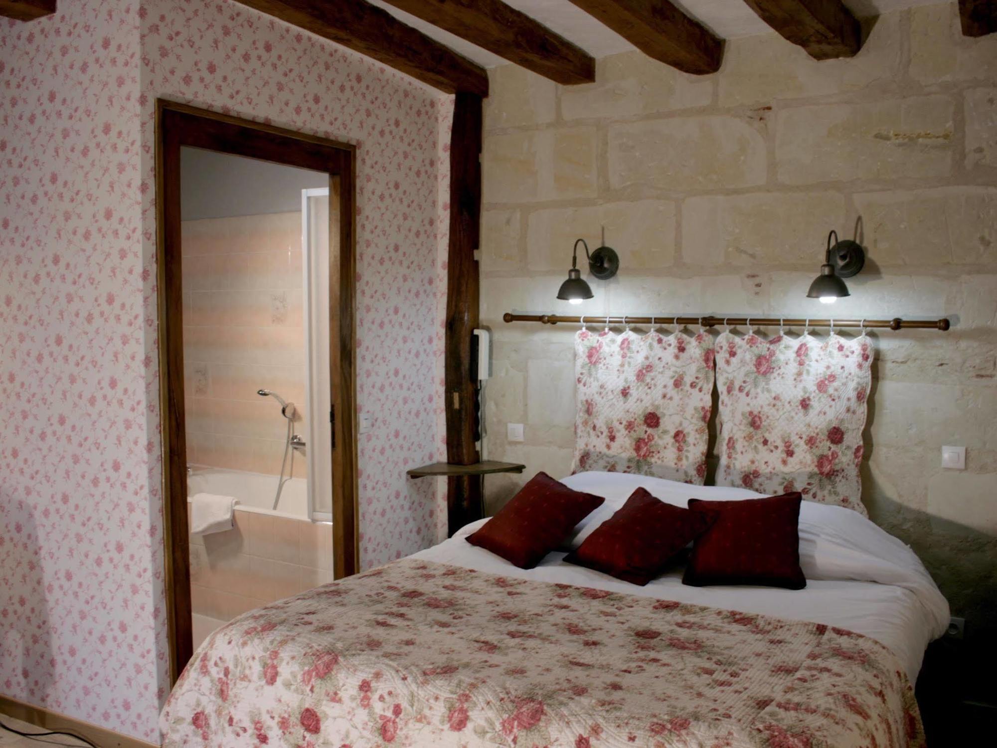 Logis Auberge Le Colombien - Hotel Et Restaurant Villandry Exterior photo