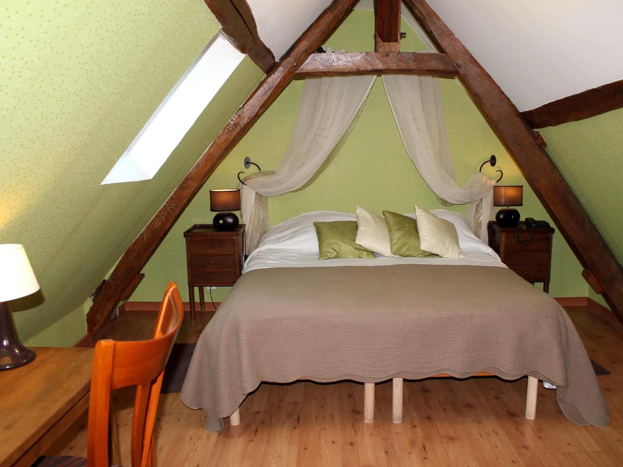 Logis Auberge Le Colombien - Hotel Et Restaurant Villandry Exterior photo